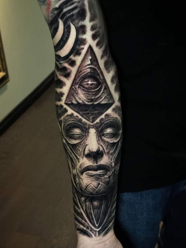 tattoo ojo illuminati 44