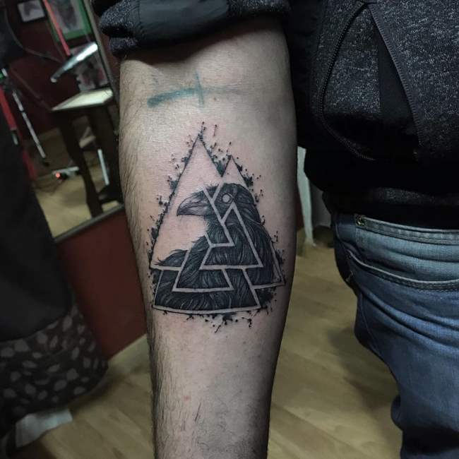 Tatuajes del Valknut – 100 diseños y simbolismos