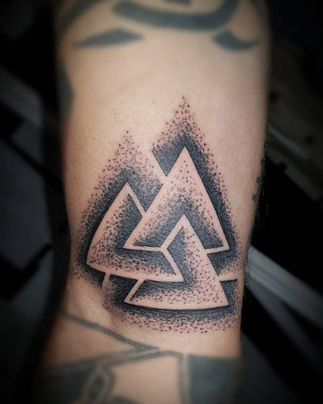 tattoo valknut 154