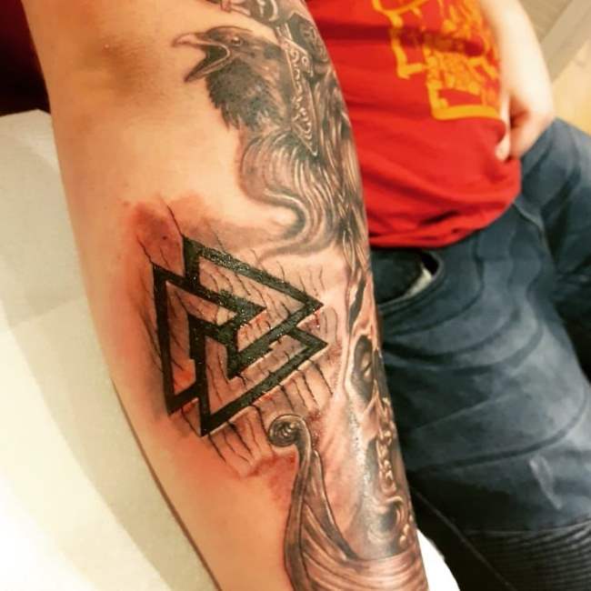 tattoo valknut 190