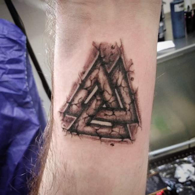 tattoo valknut 202