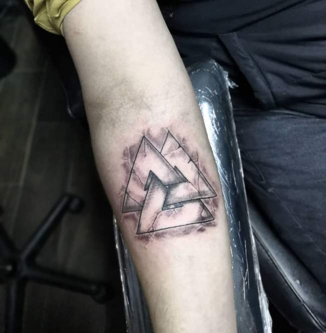 tattoo valknut 234