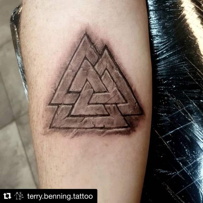 tattoo valknut 46