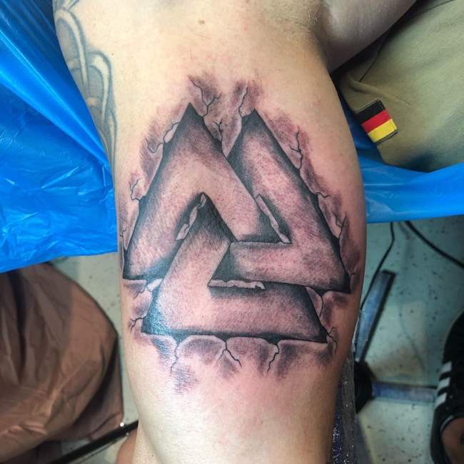 tattoo valknut 76