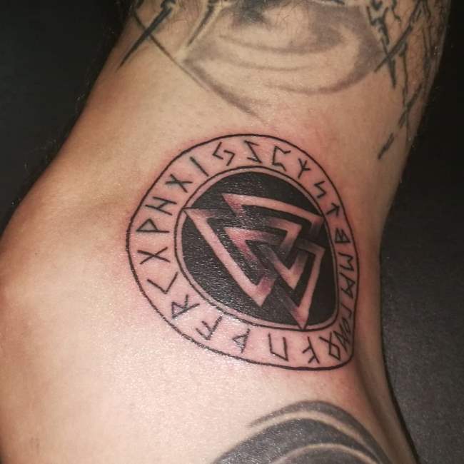 tattoo valknut 82