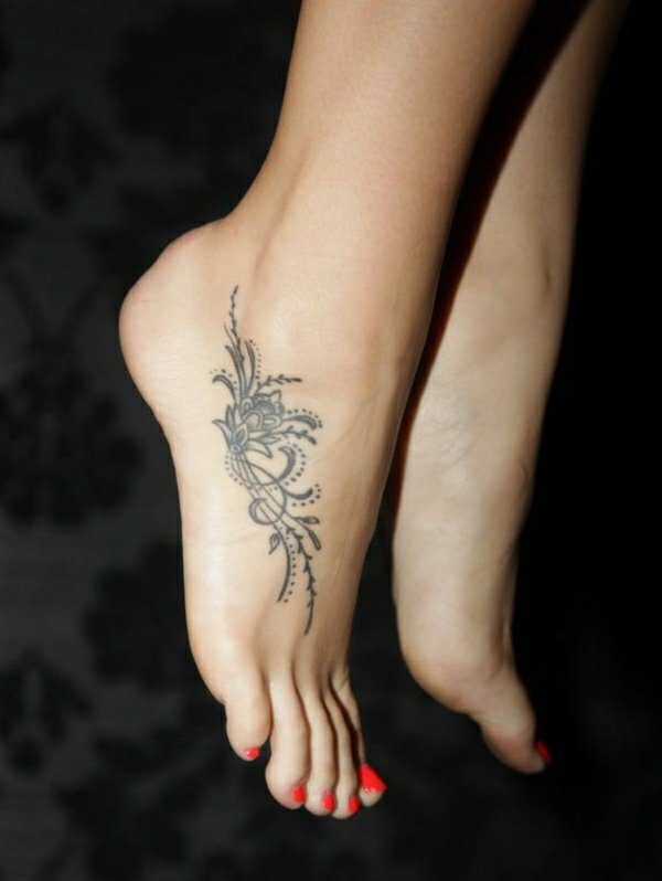 idee tatouage pied 311