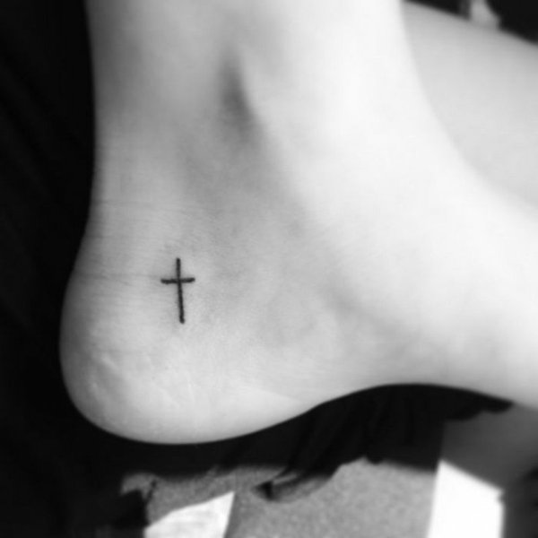 idee tatouage pied 320