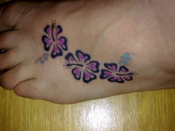 idee tatouage pied 321