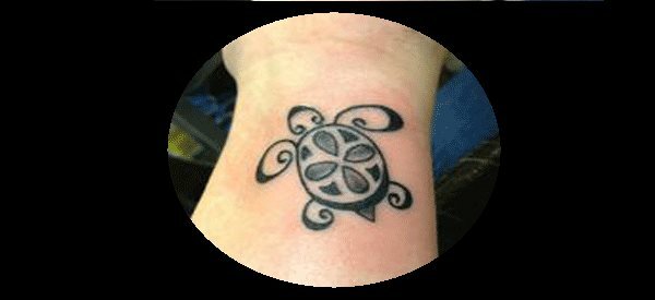 tatuajes de tortuga, tatuajes para la muñeca