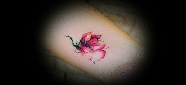 tatuajes femeninos en la muñeca