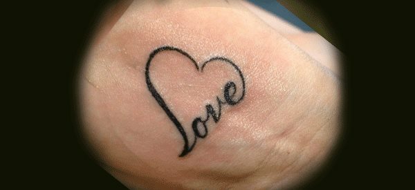 tatuajes de amor en la muñeca