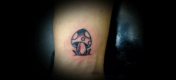 tatuajes en la muñeca pequeños