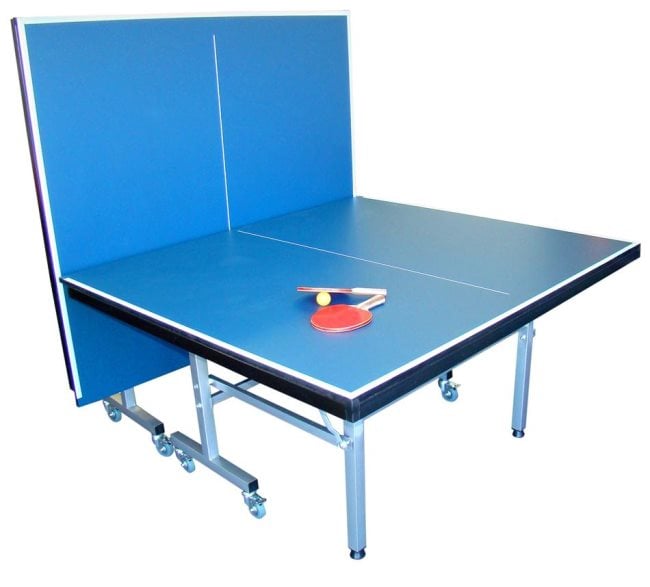Quelles sont les mesures d'un terrain de ping-pong ?