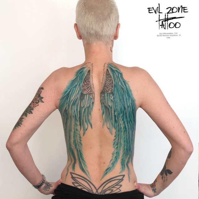 tattoo feminin ailes 08