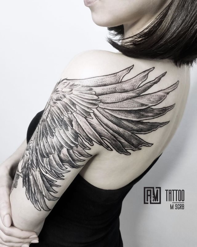 tattoo feminin ailes 10