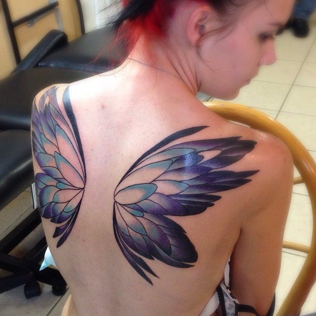 tattoo feminin ailes 12