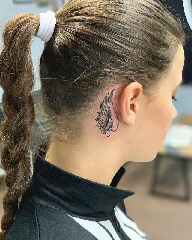 tattoo feminin ailes 14