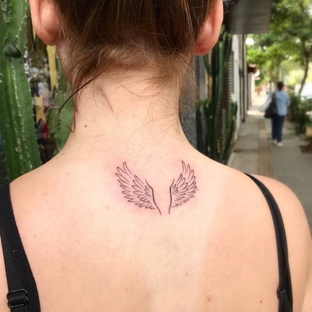 tattoo feminin ailes 18