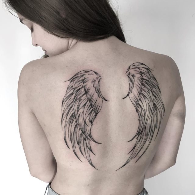 tattoo feminin ailes 28