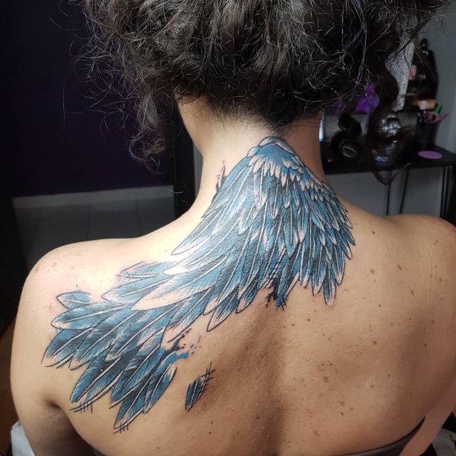 tattoo feminin ailes 32