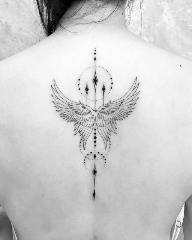 tattoo feminin ailes 61