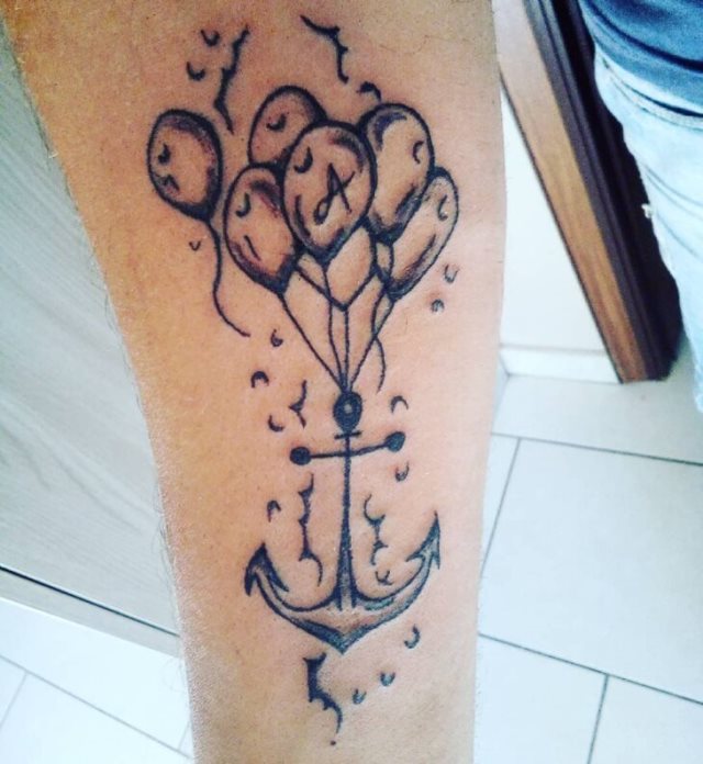 tattoo feminin ancre 82