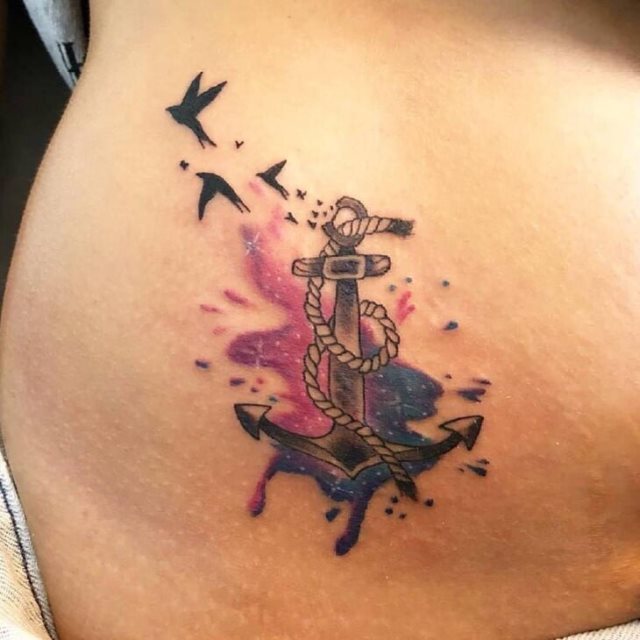 tattoo feminin ancre 86