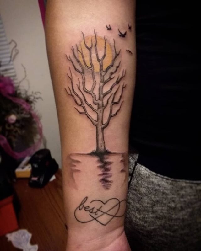 tattoo feminin arbre 06