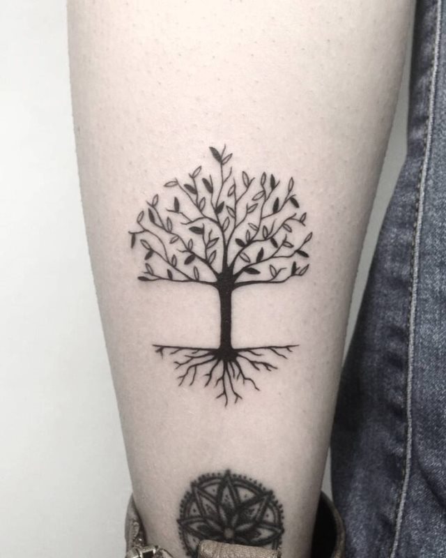 tattoo feminin arbre 27