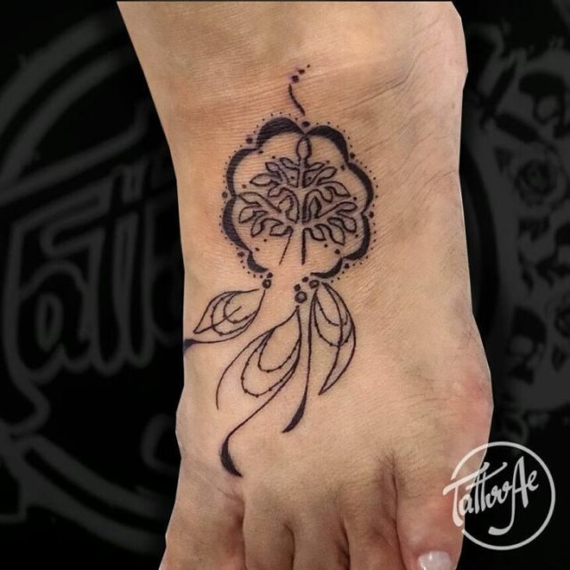 tattoo feminin arbre 39