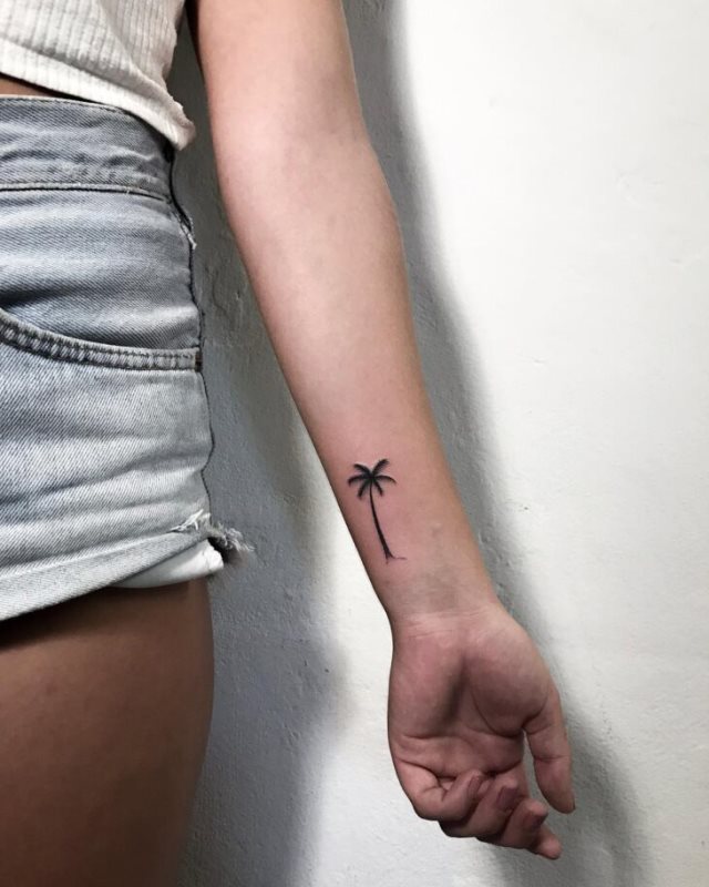 tattoo feminin arbre 40