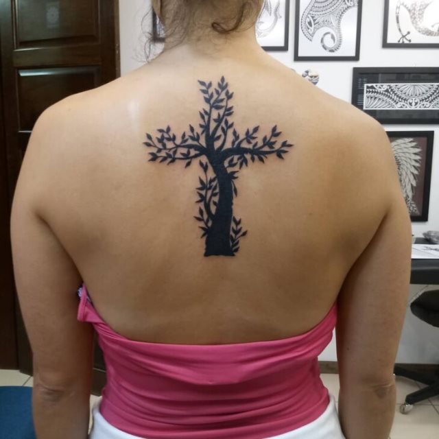 tattoo feminin arbre 47