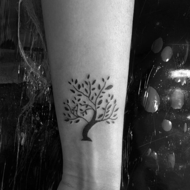tattoo feminin arbre 59