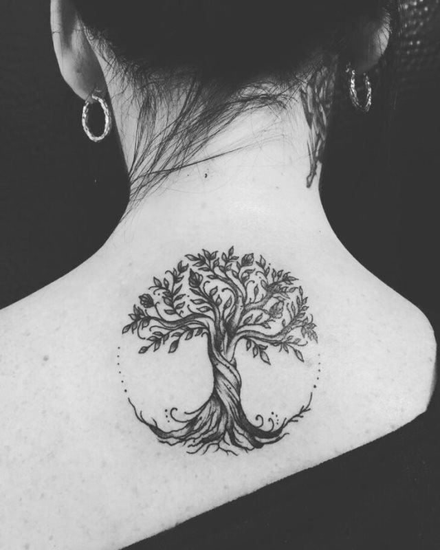 tattoo feminin avec arbre de vie 18