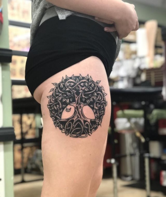 tattoo feminin avec arbre de vie 20