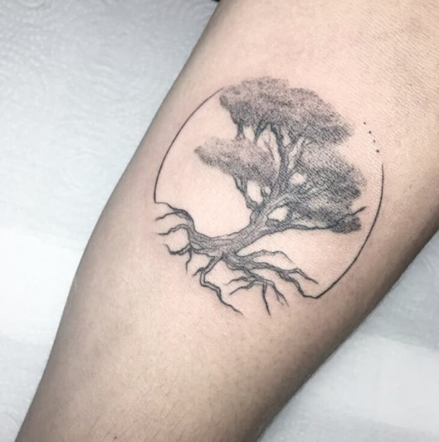 tattoo feminin avec arbre de vie 25