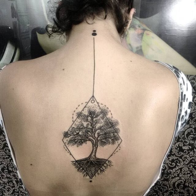 tattoo feminin avec arbre de vie 28