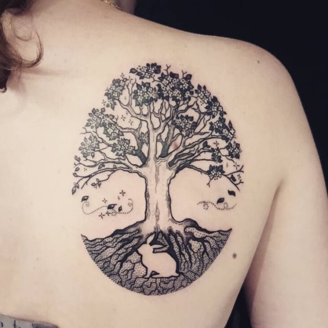 tattoo feminin avec arbre de vie 31