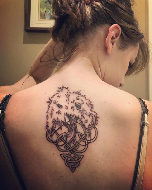 tattoo feminin avec arbre de vie 34