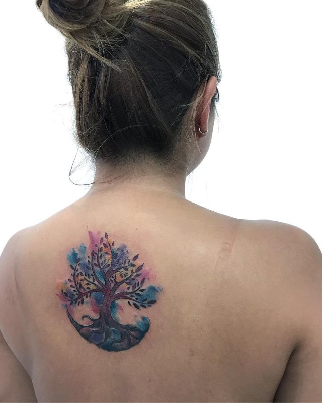 tattoo feminin avec arbre de vie 37