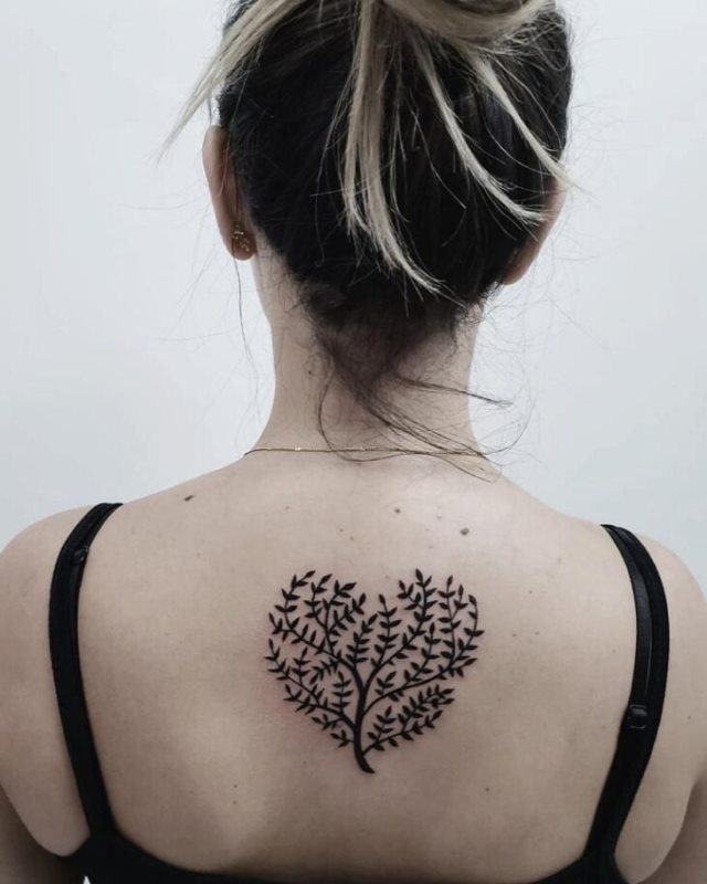 tattoo feminin avec arbre de vie 41