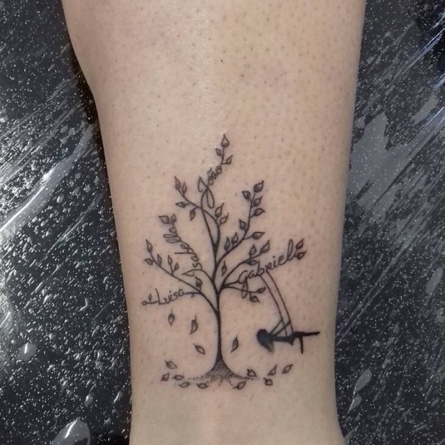 tattoo feminin avec arbre de vie 44