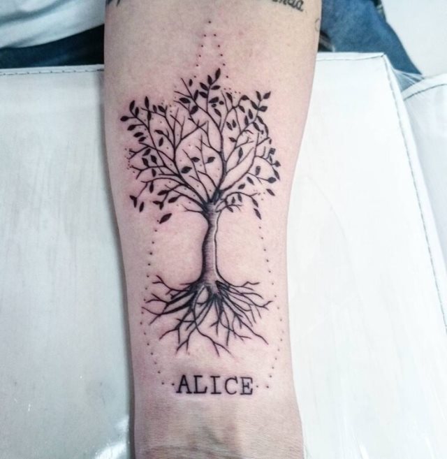 tattoo feminin avec arbre de vie 45