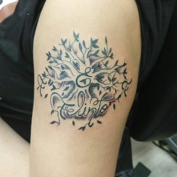 tattoo feminin avec arbre de vie 47