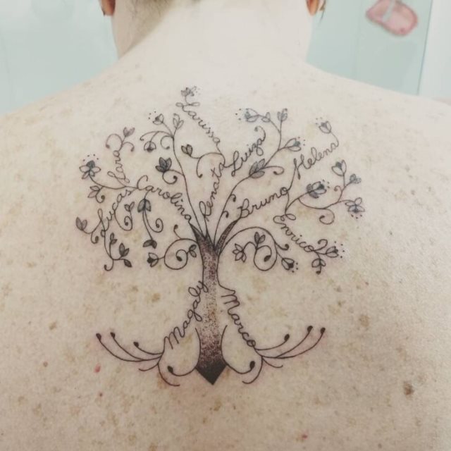 tattoo feminin avec arbre de vie 49