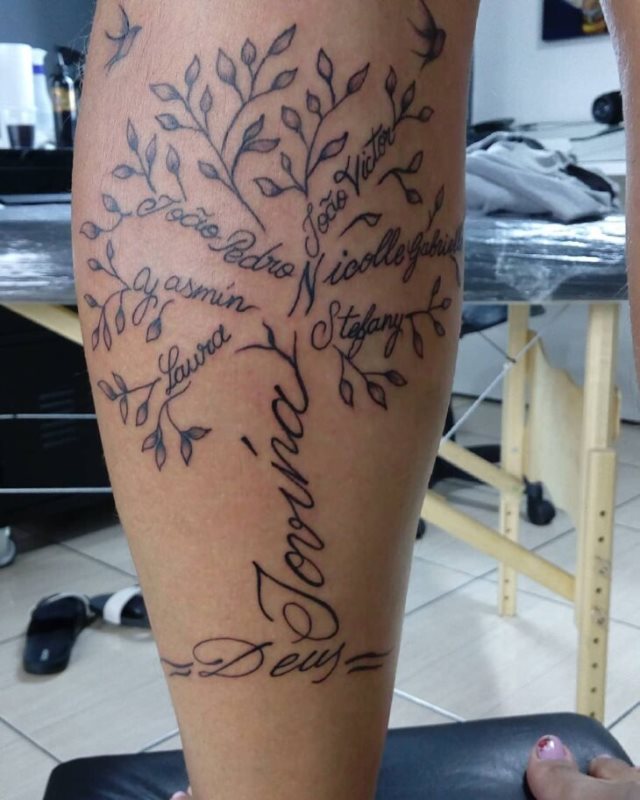 tattoo feminin avec arbre de vie 50