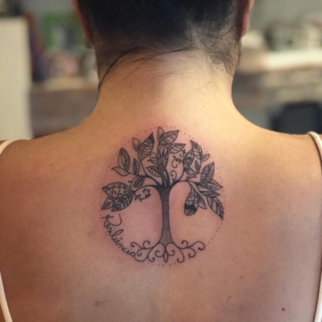 tattoo feminin avec arbre de vie 51