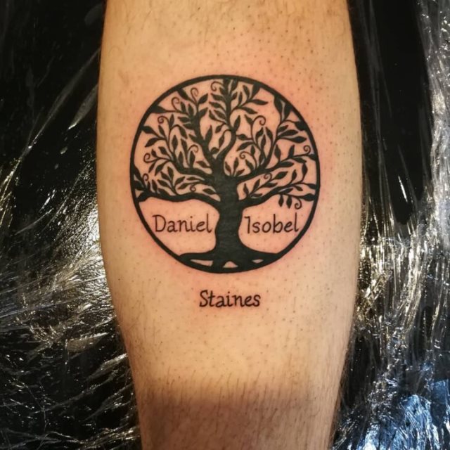 tattoo feminin avec arbre de vie 52