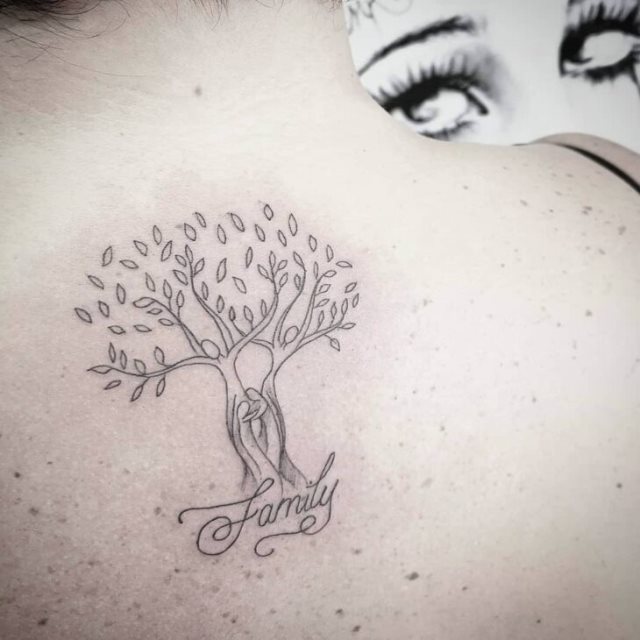tattoo feminin avec arbre de vie 53