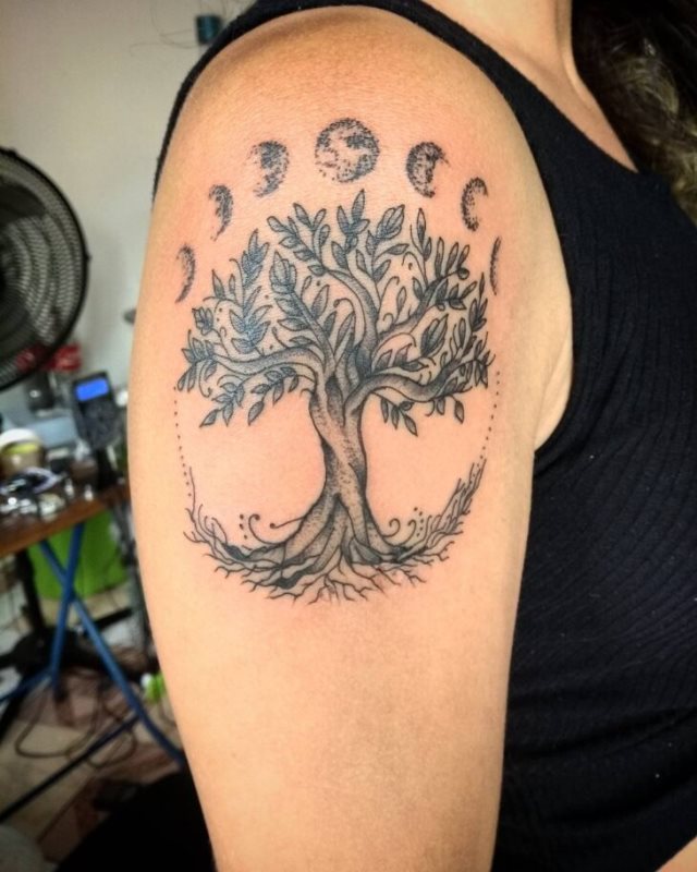 tattoo feminin avec arbre de vie 56